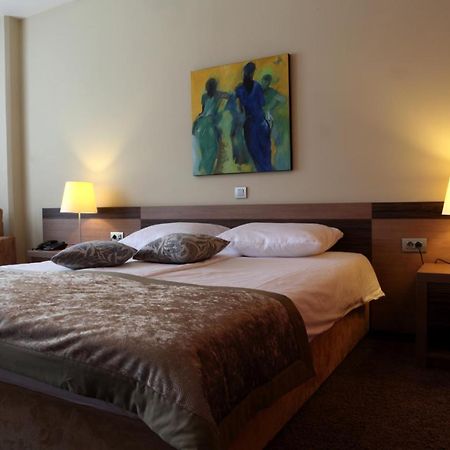 פוסטוינה Hotel Kras מראה חיצוני תמונה