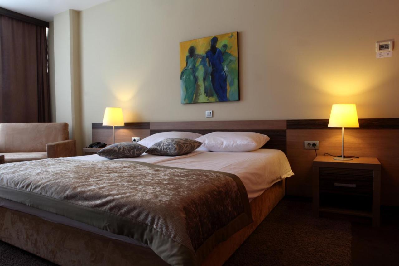 פוסטוינה Hotel Kras מראה חיצוני תמונה