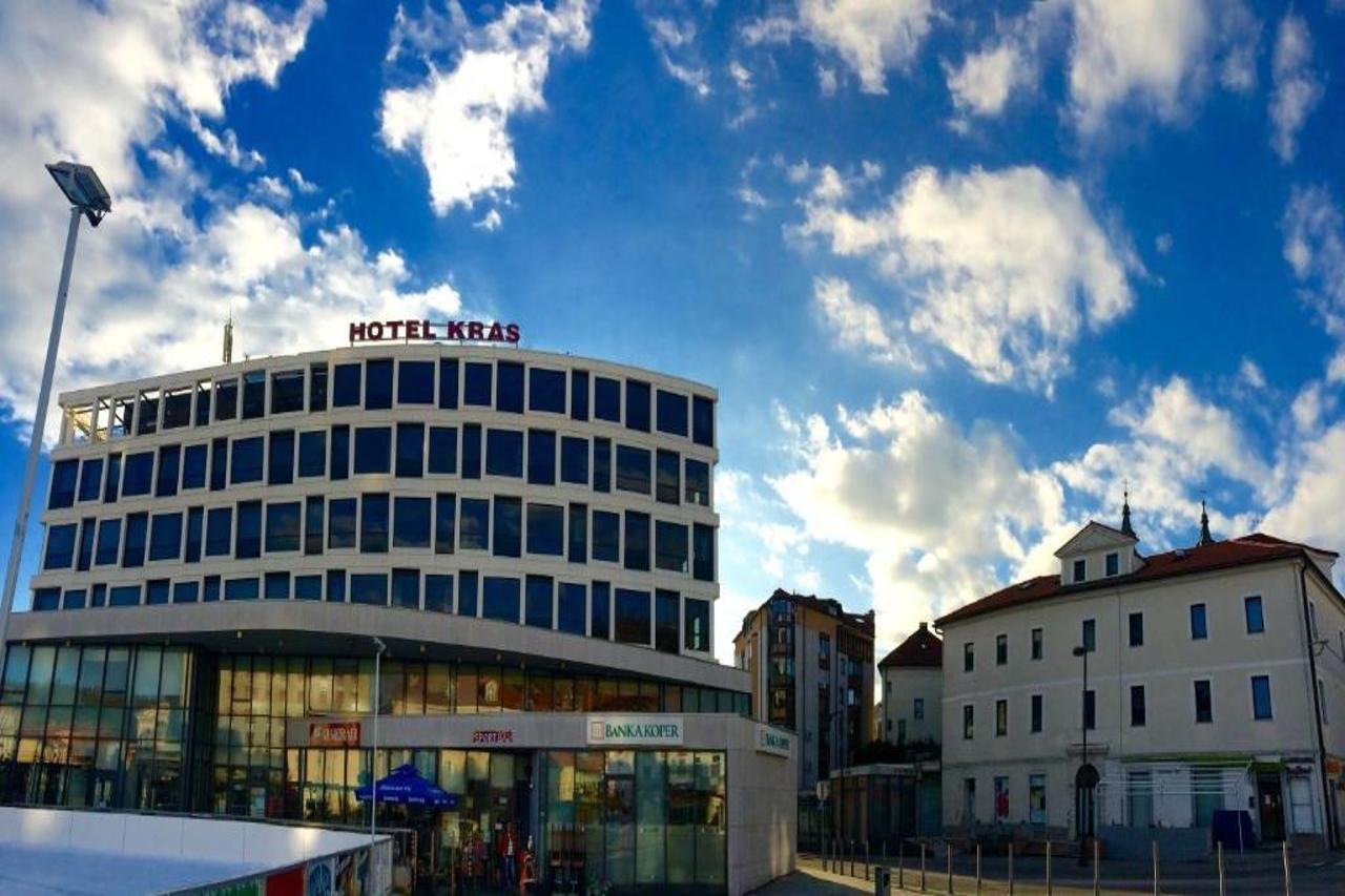 פוסטוינה Hotel Kras מראה חיצוני תמונה