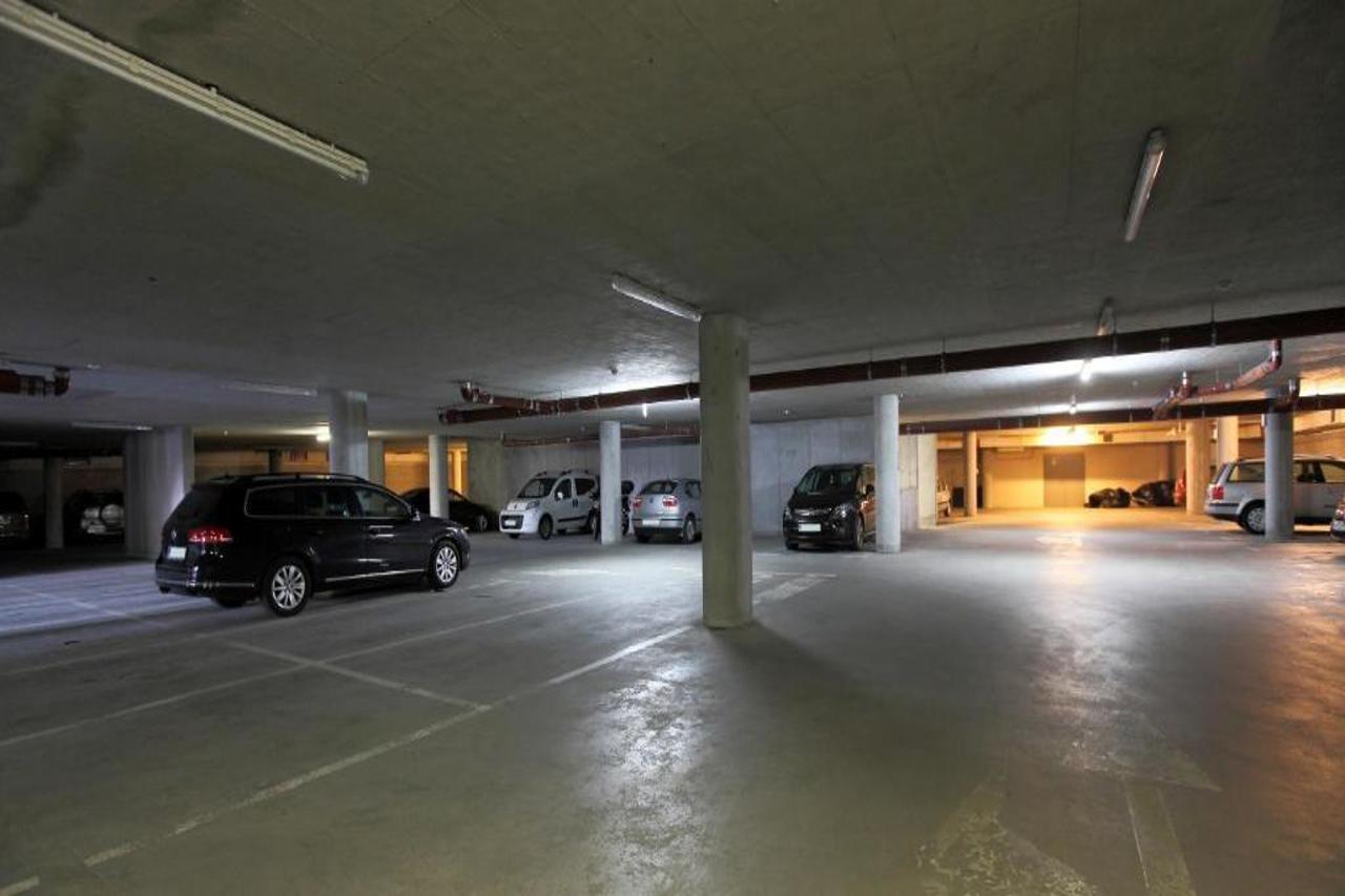 פוסטוינה Hotel Kras מראה חיצוני תמונה