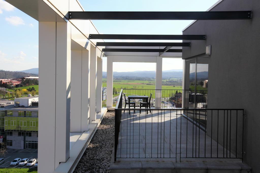 פוסטוינה Hotel Kras מראה חיצוני תמונה