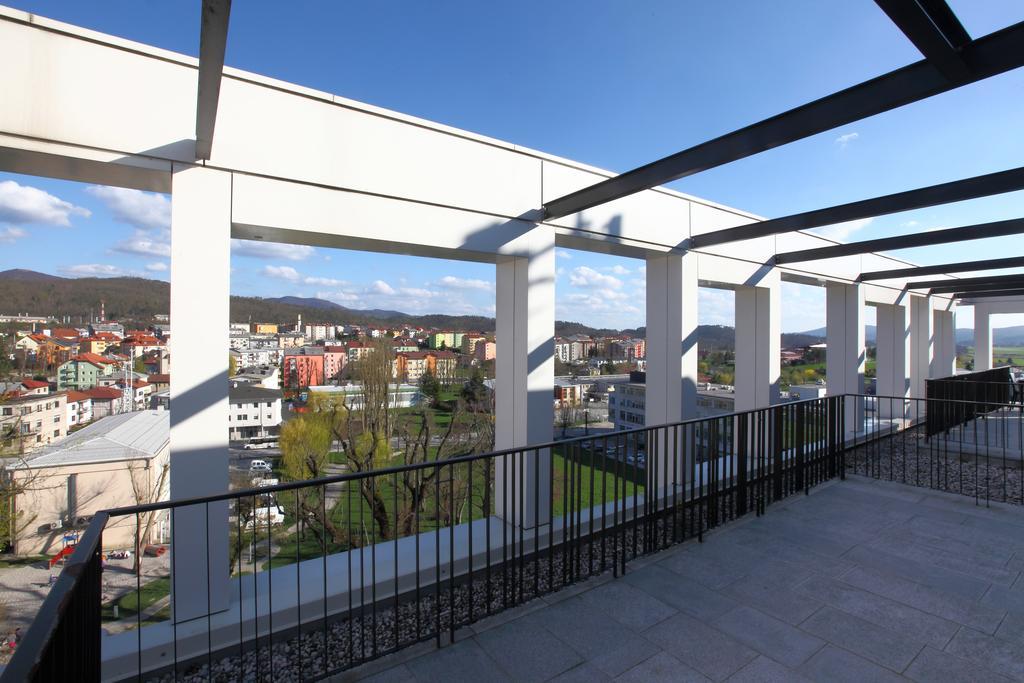 פוסטוינה Hotel Kras מראה חיצוני תמונה