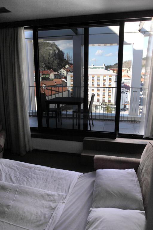 פוסטוינה Hotel Kras מראה חיצוני תמונה