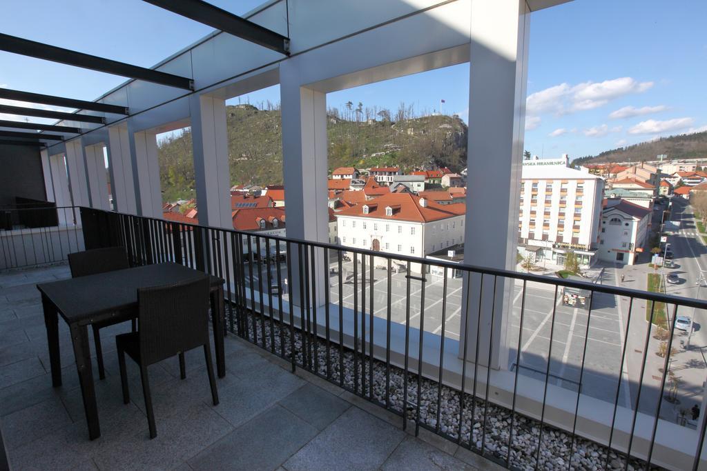 פוסטוינה Hotel Kras מראה חיצוני תמונה
