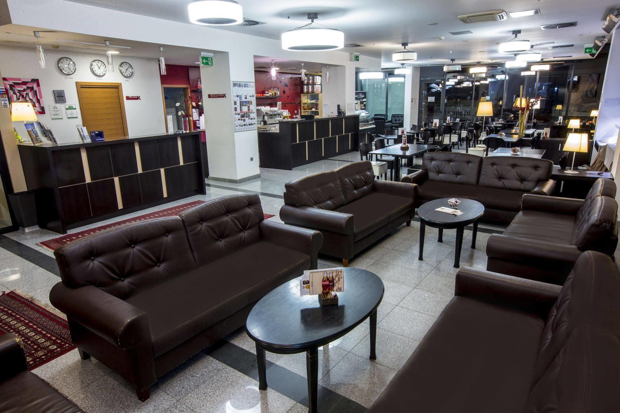 פוסטוינה Hotel Kras מראה חיצוני תמונה
