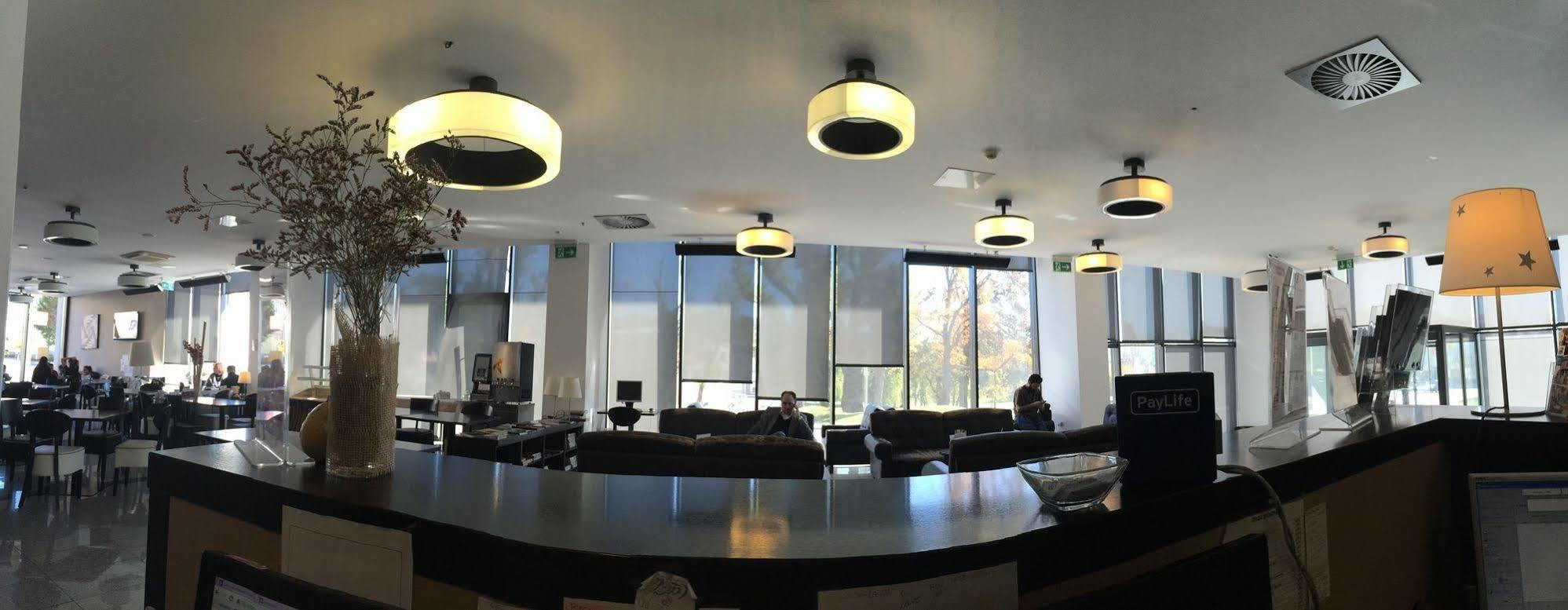 פוסטוינה Hotel Kras מראה חיצוני תמונה