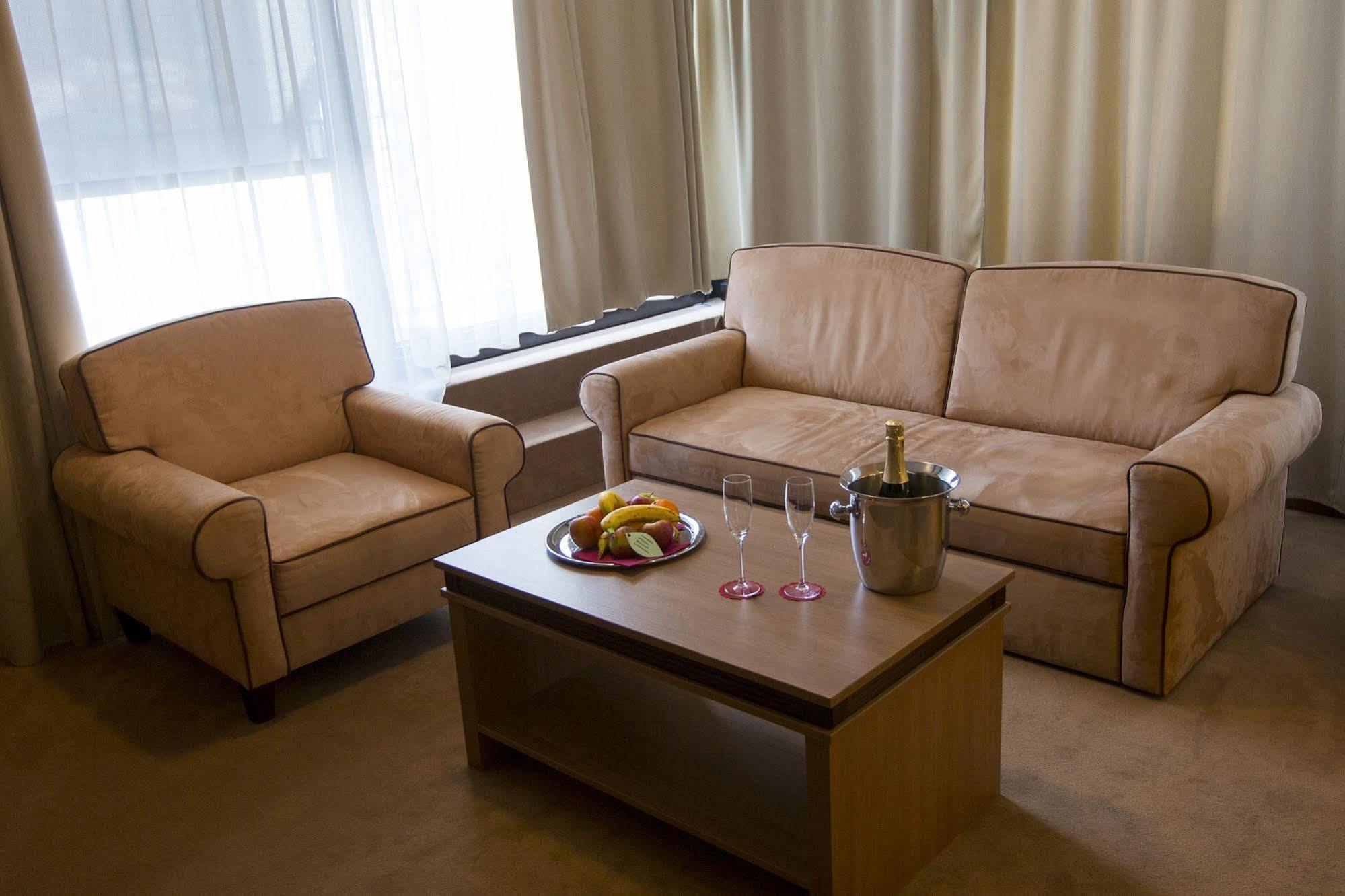 פוסטוינה Hotel Kras מראה חיצוני תמונה