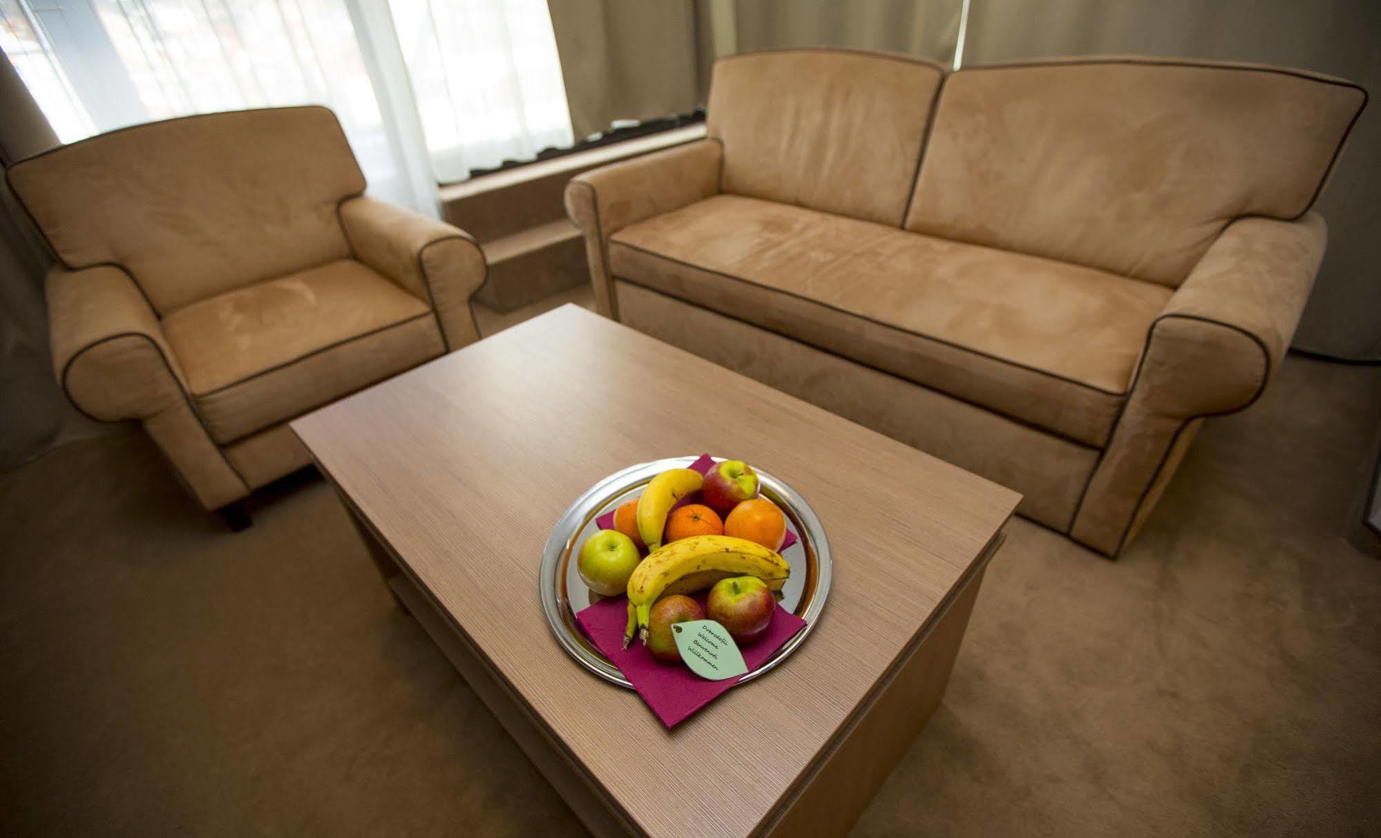 פוסטוינה Hotel Kras מראה חיצוני תמונה