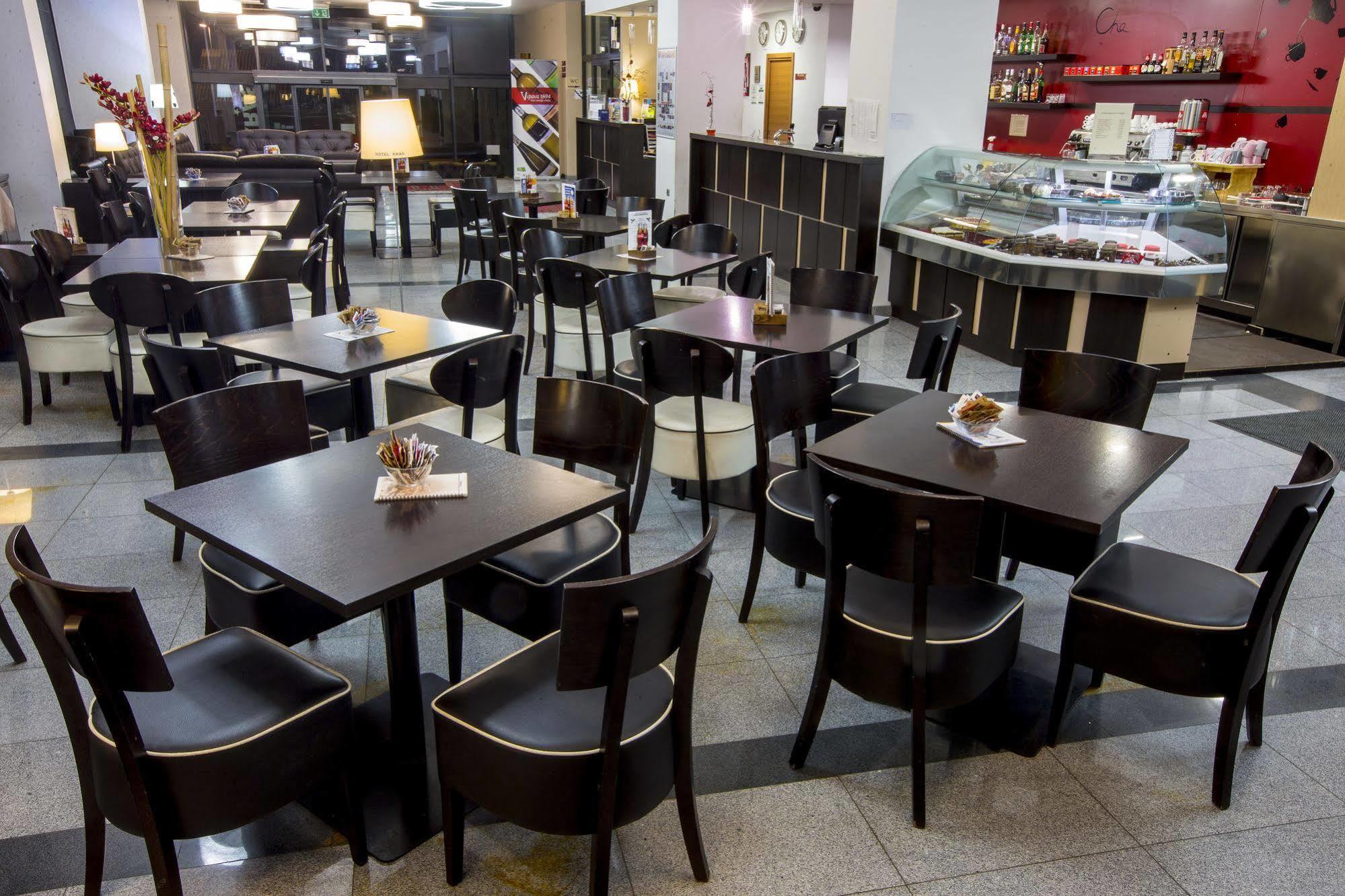 פוסטוינה Hotel Kras מראה חיצוני תמונה