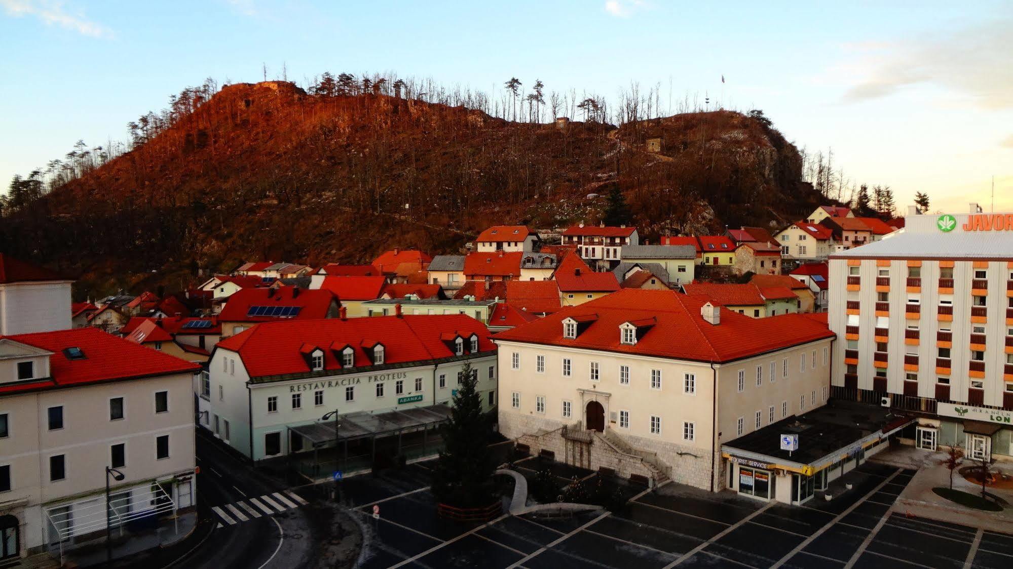 פוסטוינה Hotel Kras מראה חיצוני תמונה