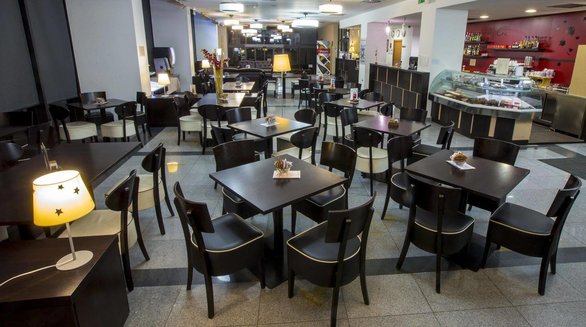 פוסטוינה Hotel Kras מראה חיצוני תמונה
