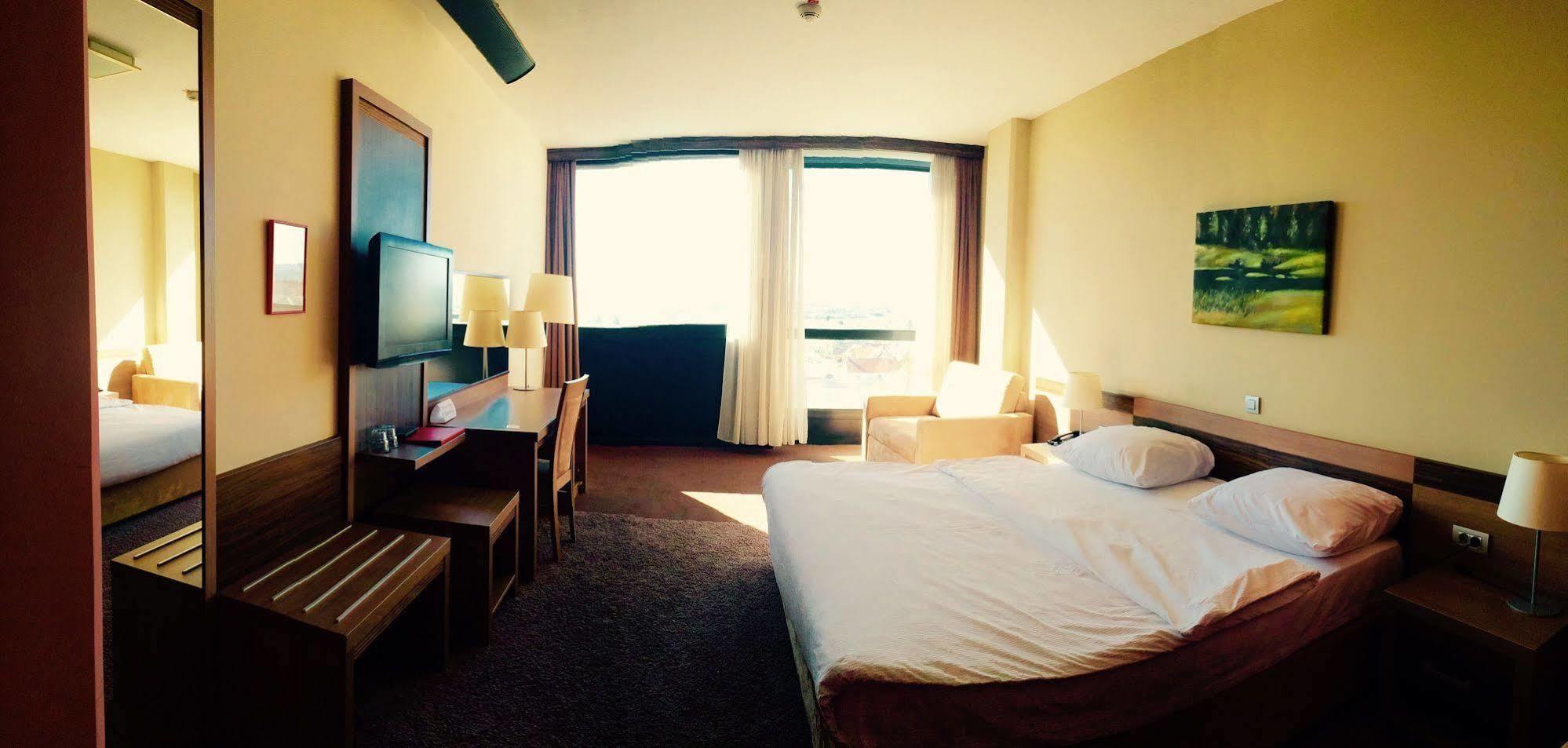פוסטוינה Hotel Kras מראה חיצוני תמונה