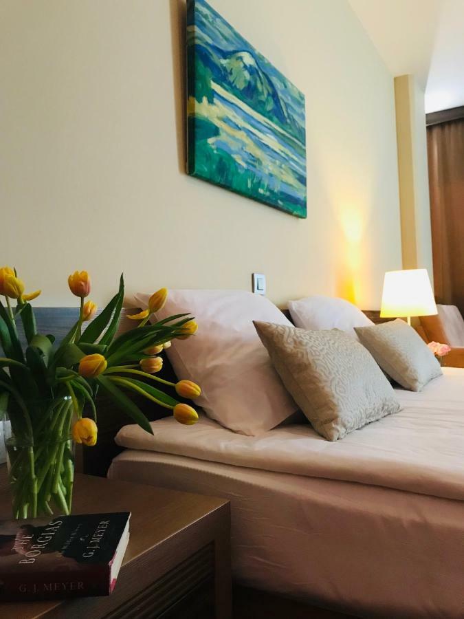 פוסטוינה Hotel Kras מראה חיצוני תמונה