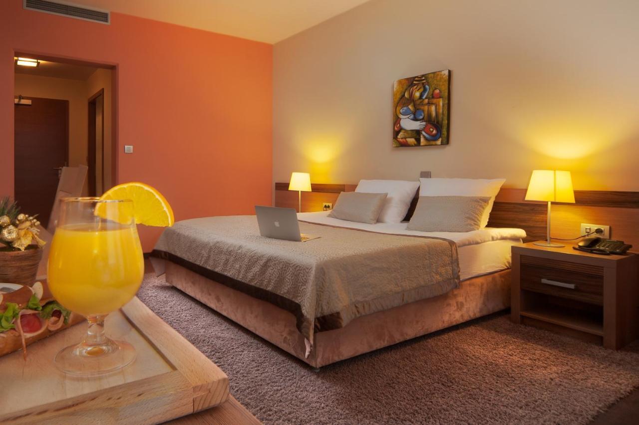 פוסטוינה Hotel Kras מראה חיצוני תמונה