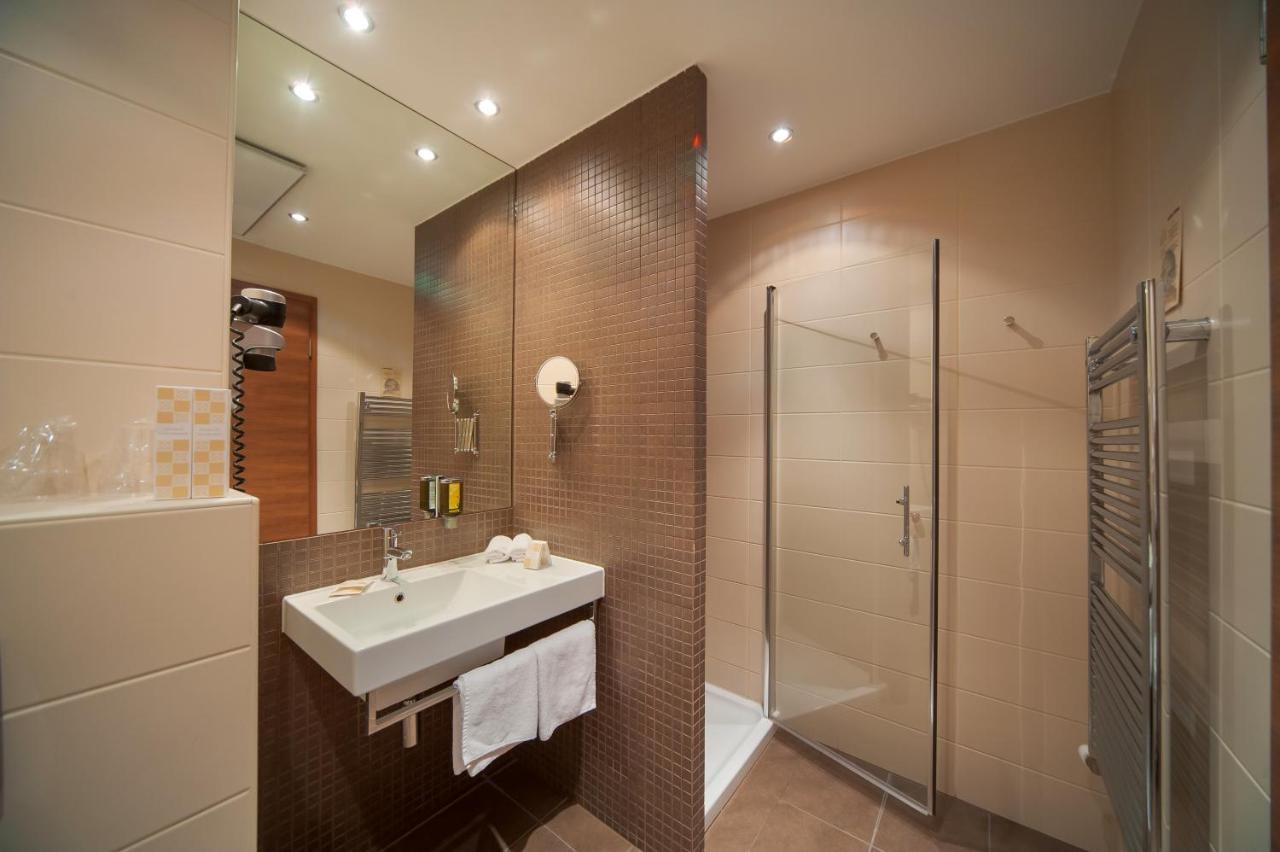 פוסטוינה Hotel Kras מראה חיצוני תמונה