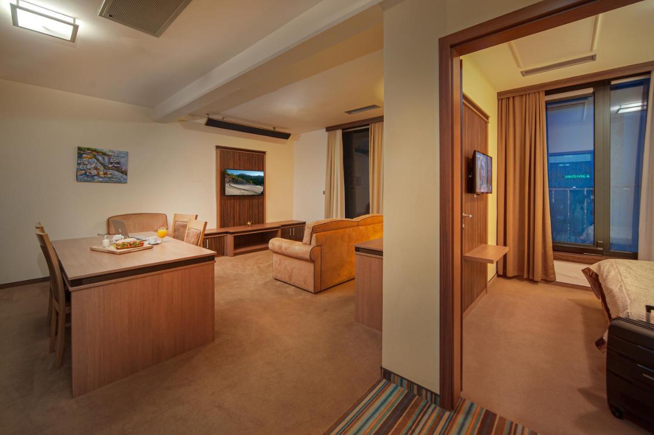 פוסטוינה Hotel Kras מראה חיצוני תמונה