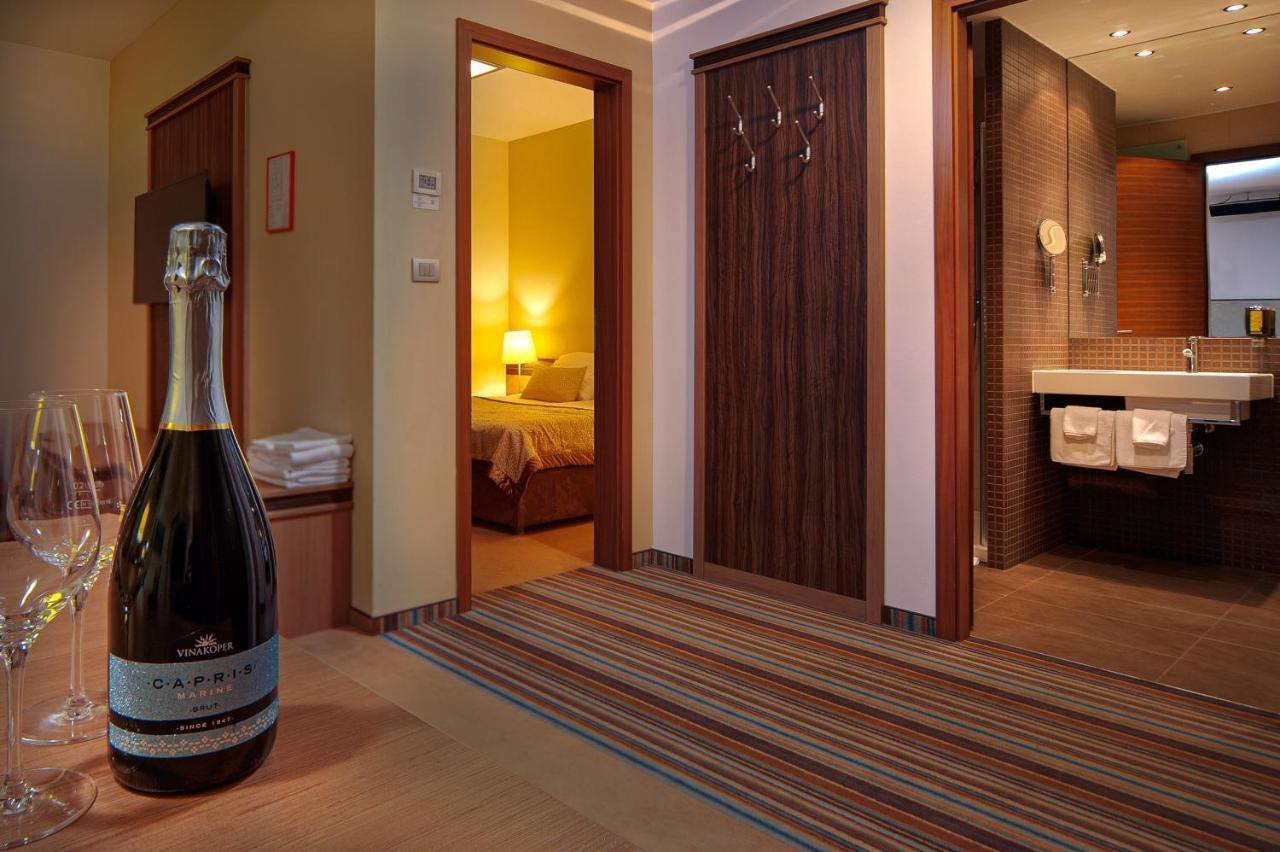 פוסטוינה Hotel Kras מראה חיצוני תמונה