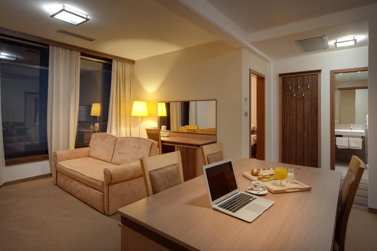 פוסטוינה Hotel Kras מראה חיצוני תמונה