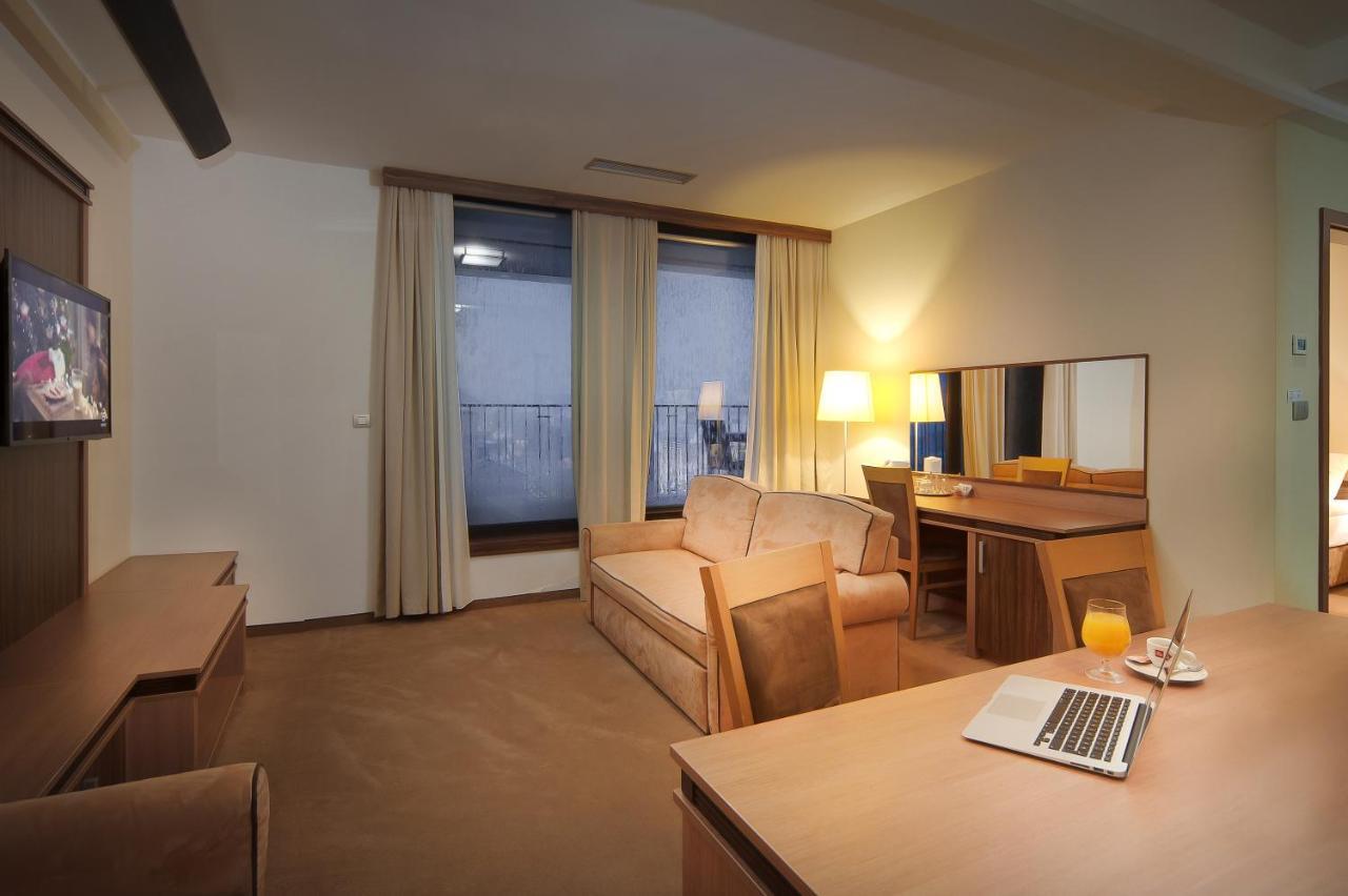 פוסטוינה Hotel Kras מראה חיצוני תמונה